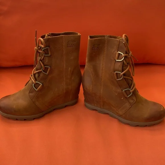 Sorel Brushed Leather Winter Wedge Boots - Picture 5 of 6